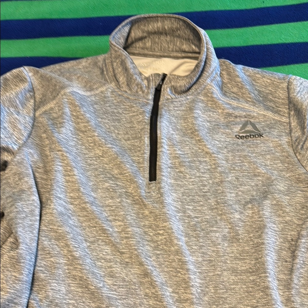 Unisex Large Reebok Long Sleeve Shirt